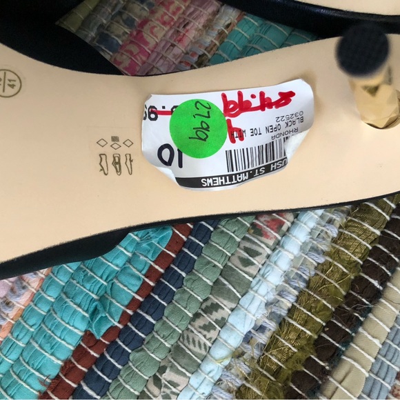 Heel bundle with freebie pairSOLD - Picture 12 of 12